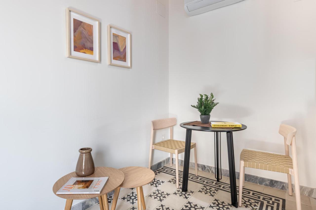 Apartamentos Libere Malaga La Merced ภายนอก รูปภาพ